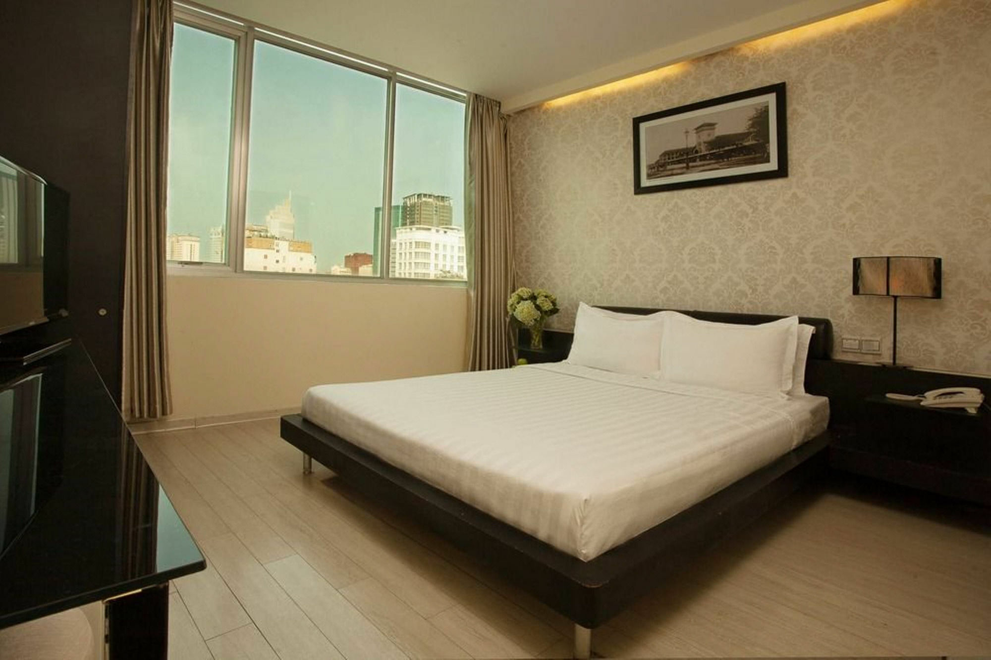 The One Premium Hotel Ho Chi Minh City Exterior photo